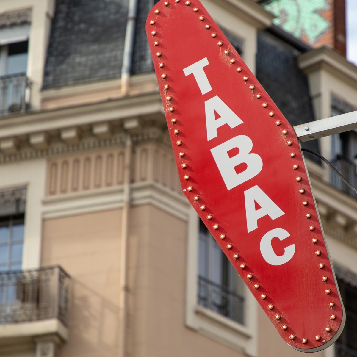 Bureau de tabac pour cigarettes, cigares et accessoires